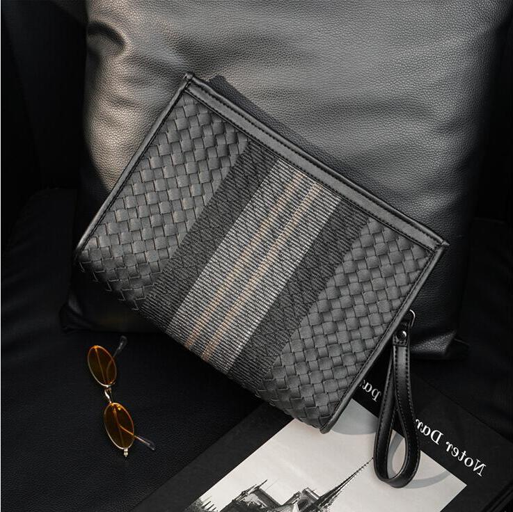 

Factory wholesale men leather shoulder bags British style woven embroidery fashion envelope bag street personalized printed handbag simple plaid storage wallets