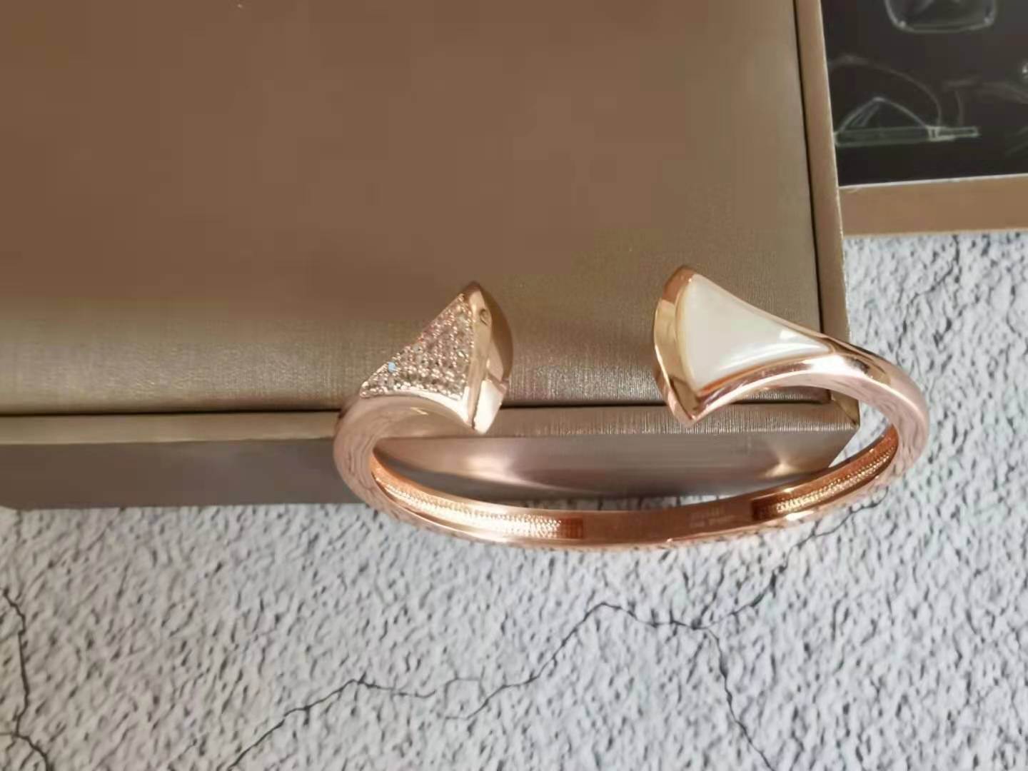 

Luxury Divas' Dream Copper With 18k Gold Plated Bangle bracelets And Crystal Double Fan Open For Women Jewelry