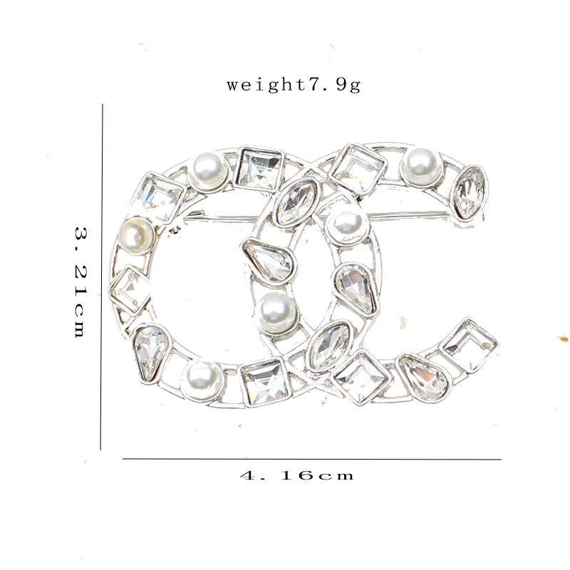 

Luxury Women Designer Brand Letter Brooches 18K Gold Plated Inlay Crystal Rhinestone Jewelry Brooch Charm Pearl Pin Famous Marry Wedding Party Gift Accessorie