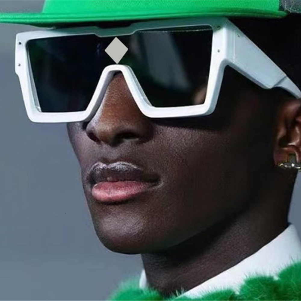 

Woman Sunglass Fashion Couple Designer Sunglasses For Women Mens Luxurys Designers Sun Glasses Drive Summer Polarize Eyewear