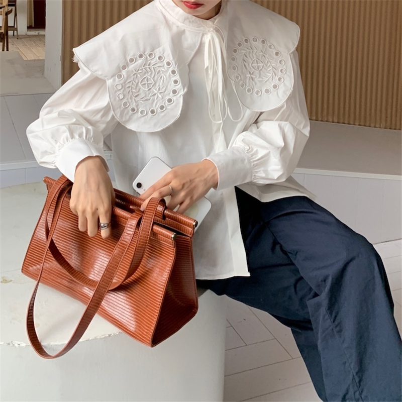 

Fashion Korean Japanese Vintage Embroidery Women Cotton Blouse Stylish Removable Big Turn-down Collar Long Sleeve Shirt Woman, White