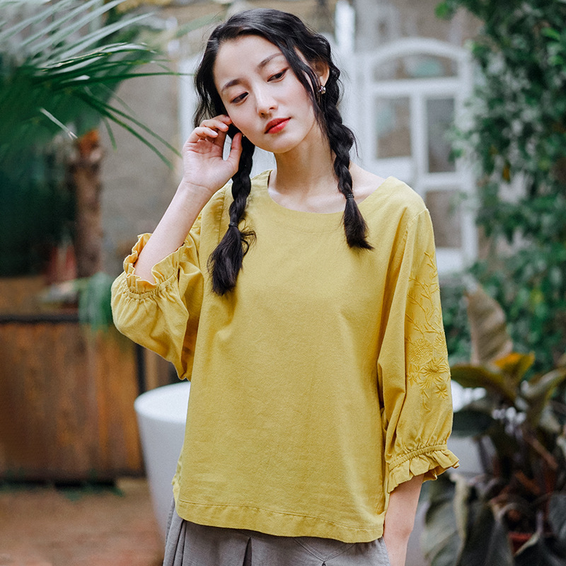 

Johnature Spring Embroidery Floral T-Shirts Women Cotton Lantern Sleeve Solid Color O-Neck Loose Female Vintage T-Shirt 210521, Green