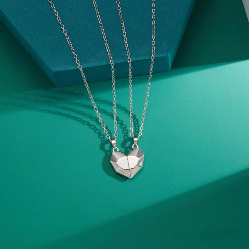 

Chains Delicate Chic Couple Minimalist Magnet Heart Necklace For Anniversary