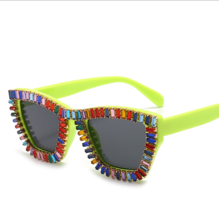 

Wholesale diamond-encrusted box sunglasses party sunglasses for men women in Europe and America show gorgeous diamonds Fast ship 7323