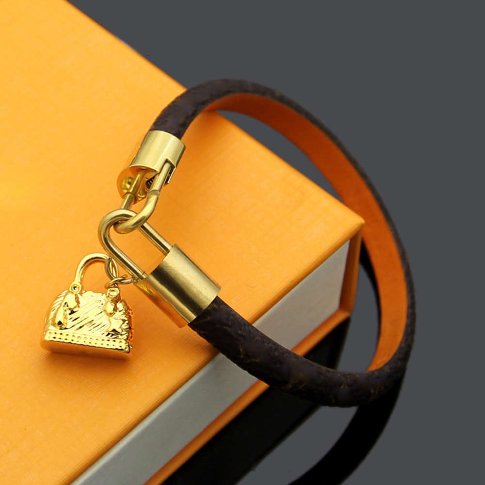 

Bracelet Luxury Jewelry Women Leather Designer With Gold HEART Brand On It High-end Elegant Pattern Couple
