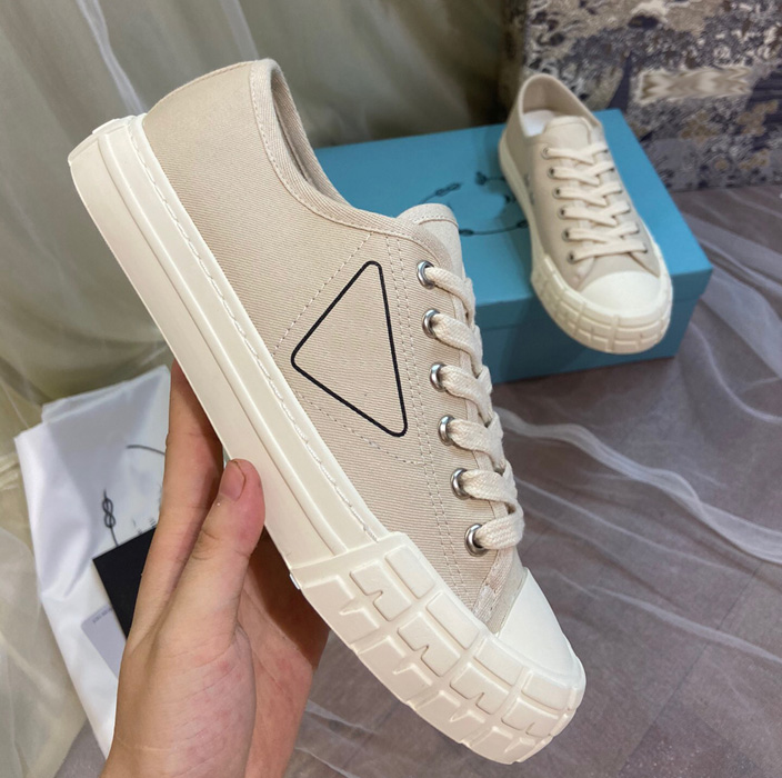 

Luxury designer Top Quality Canvas Casual Lace Up Shoes Womens Sneaker Women Fashion Sneakers White And Black with box