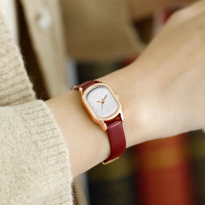 

Wristwatches Vintage Fashion Leather Ladies Wrist Watches Simple Oval Dial Dress Retro Female Quartz Black Small, White