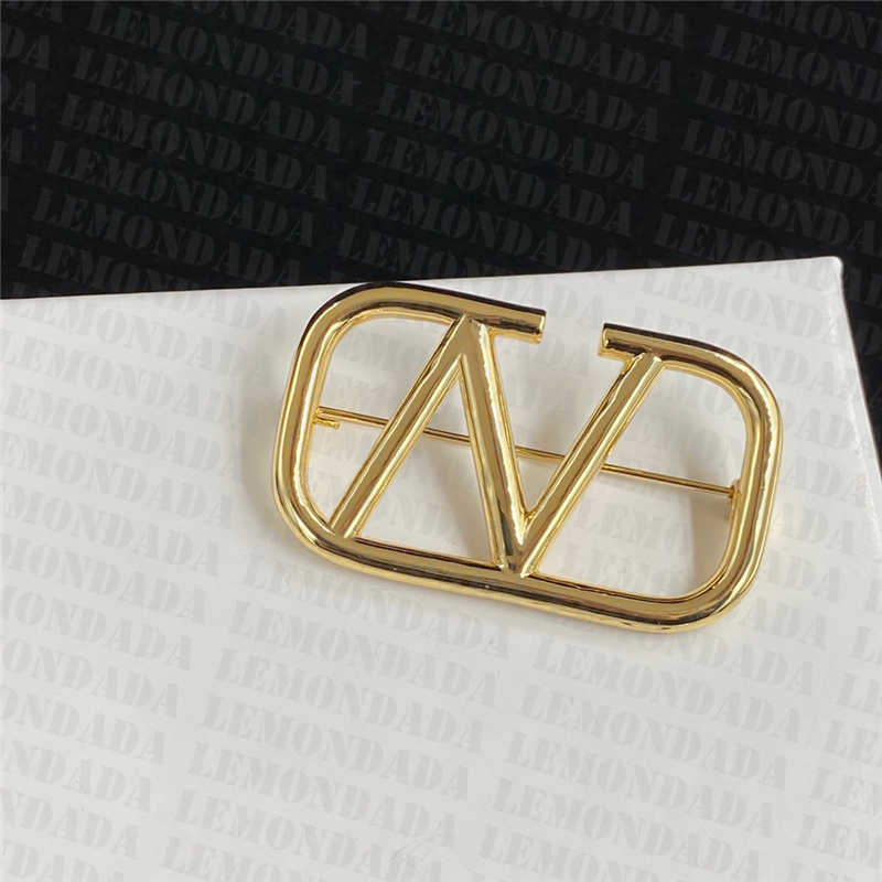 

10 Styles Bling Crystal Brooch Designer Letter Party Brooches Womens Engagement Wedding Dress Pins Decoration With Box