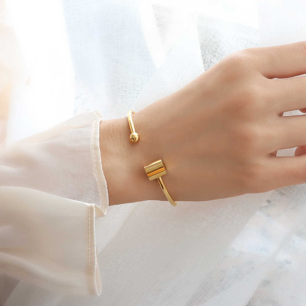 

Tofflo Stainless Steel Jewelry Gold Brick Steel Ball Bracelet Opening Soft Wire Twist the Bracelet Around for Women Bsz199 Q0717