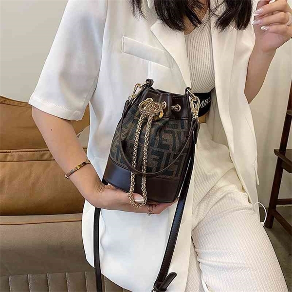 

Bag female new fashion leisure bucket bag large capacity messenger single shoulder portable pull Bucket Purses, M brown