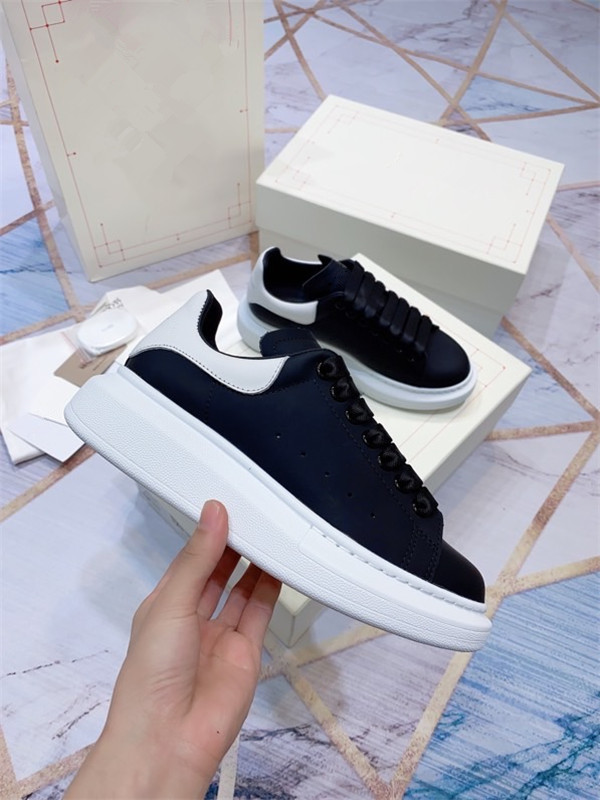 

G Shoes Discount Italy luxury designer Casual ace Shoes Textured Letter Print Lace-up Men Women White Black Two-tone Rubber Sole factory sneaker, Choose the color