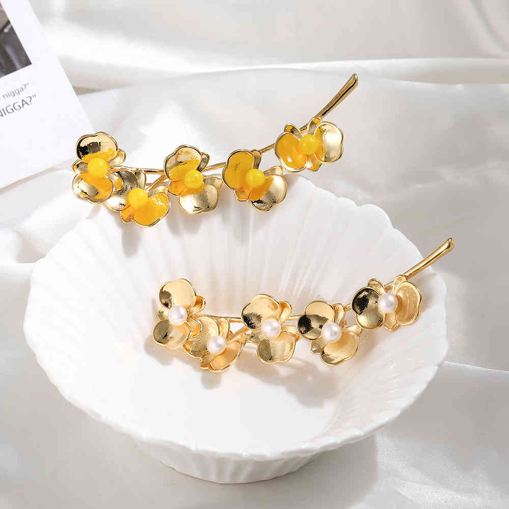 

Vanssey Luxury Fashion Jewelry Flower Orchid Natural Pearl Glass Brooch Pin Wedding Party Accessories for Women 2020