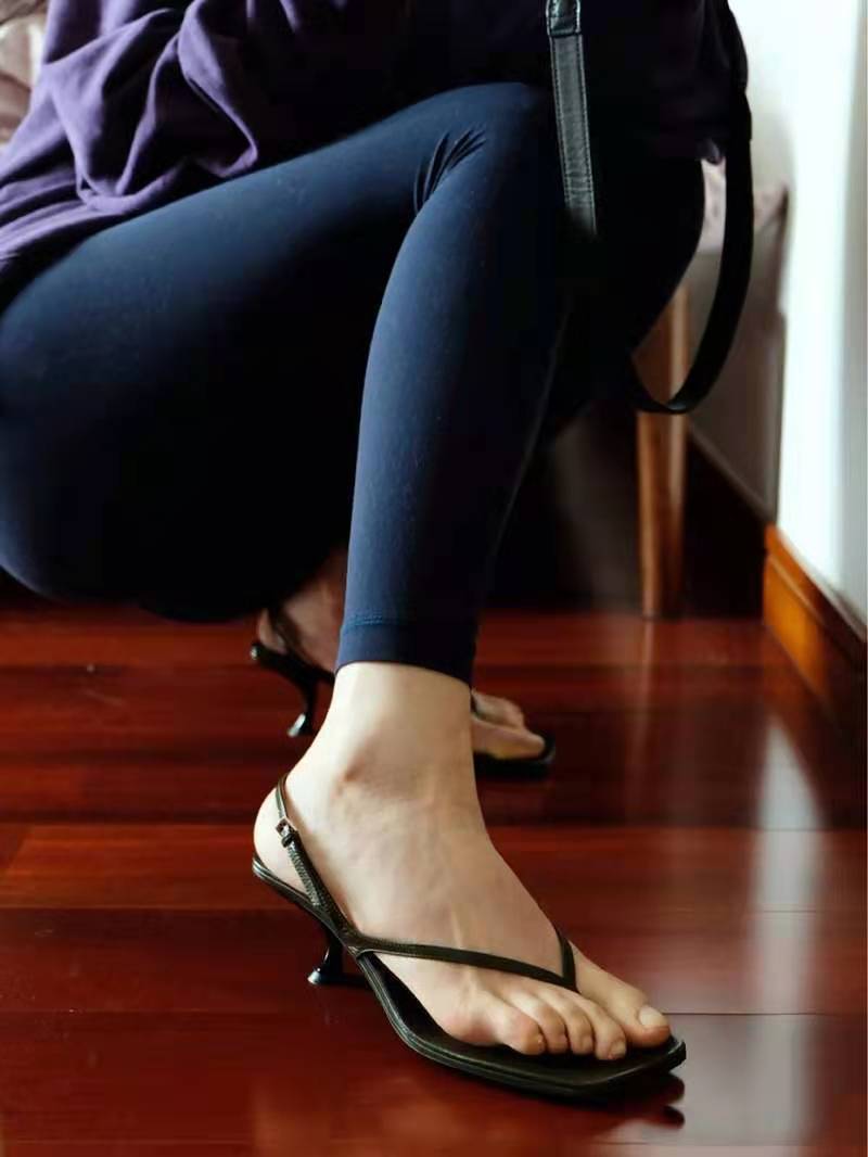 

The simple thin heel sandals women's 2021 summer row fairy style leather square head with clip toe high-heeled shoes, Black
