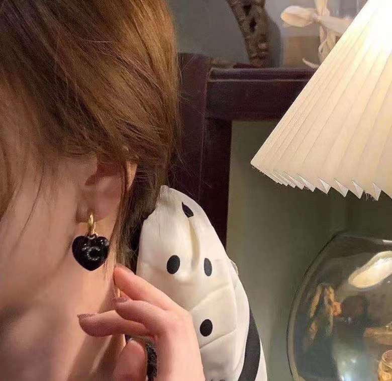 

Drop earring with diamond heart shape and black color for women wedding jewelry gift have box stamp PS4578, Golden