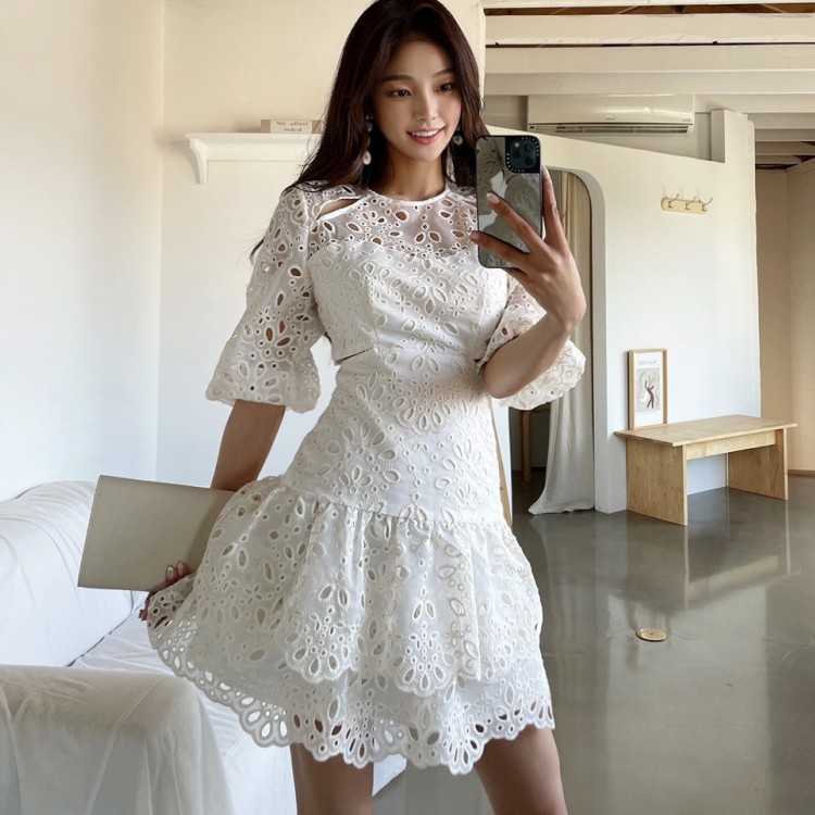 

Elegant Hollow Out Dress Women Puff Sleeve Embroidery Lace White Ruffles Cake Beach Mini Dresses Female Summer Vestidos 210526