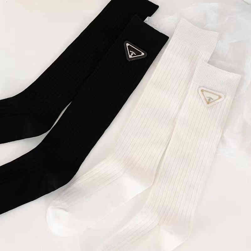 

Women Striped Long Socks with Triangle Stamp Black White Breathable Cotton Letter Sock for Gift Party High Quality