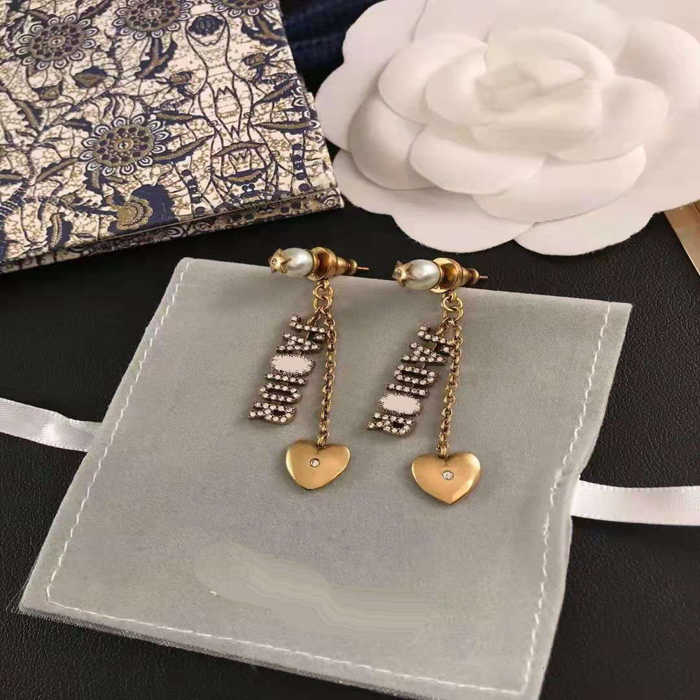 

Fashions Charm Earrings d Home / Dijia's 20-year Wind Belt Drill Cd