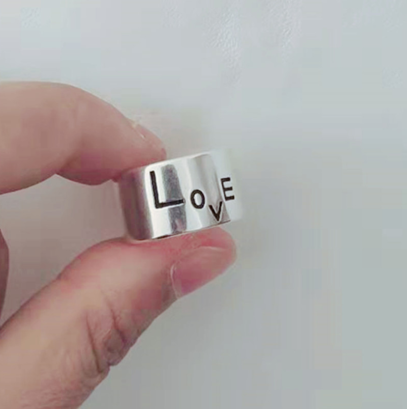 

Personalidade Carta "amor" Anéis 925 Prata Esterlina Ampla Superfície Abertura Anel Para Mulheres Jóias Masculinas Drop Cluster Rings