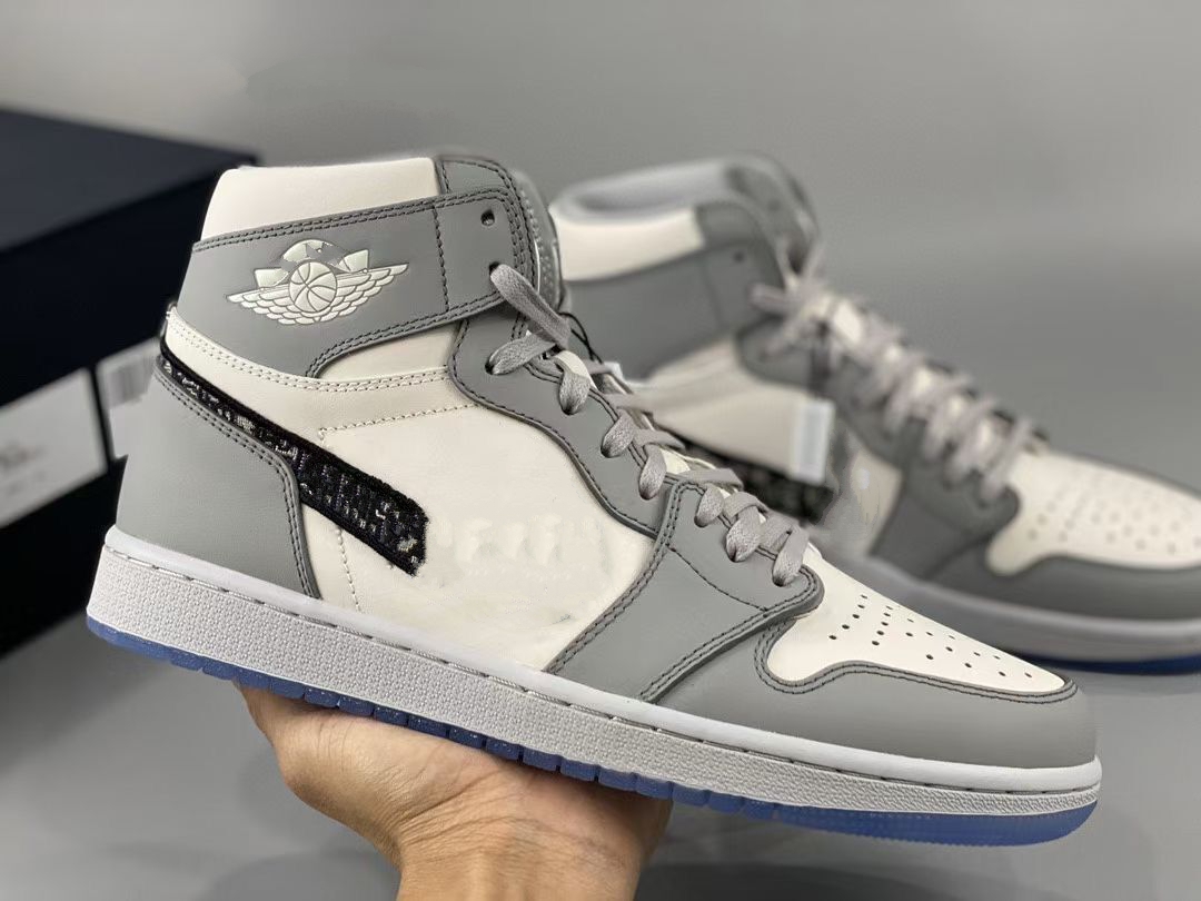 

2020 new Officially revealed anniversary collaboration Grey White French fashion style label Kim Jones Sneaker shoe size mkj002, 1 no box