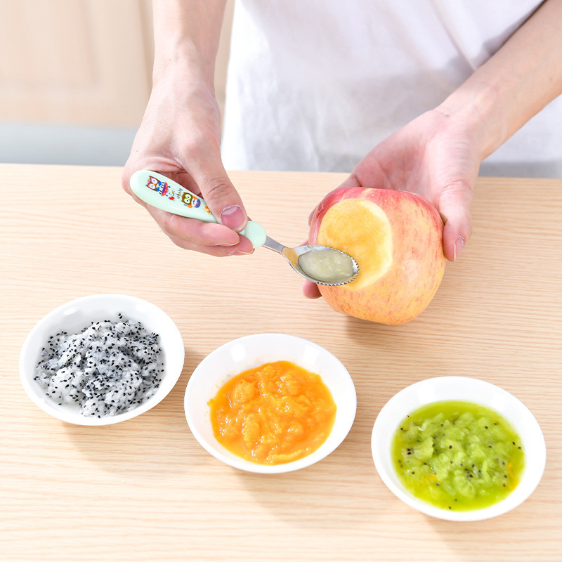 

baby scraping apple baby learning to eat complementary food tools children's tableware fruit dredging spoon