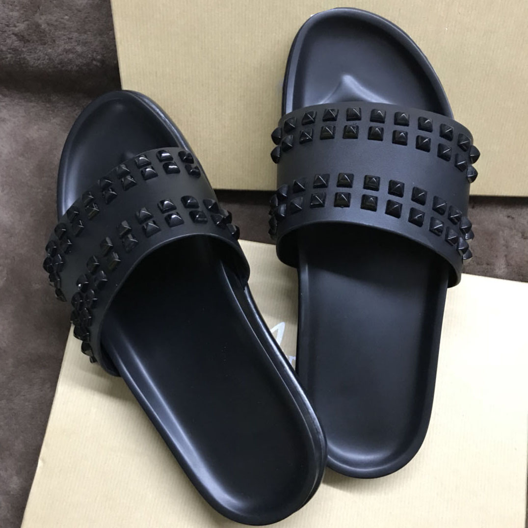 

Men Designer Slippers Red Bottom Spikes Sandals Beach Rubber Flat Flip Flops Summer Black Genuine Leather Slipper Rivet Casual Shoes