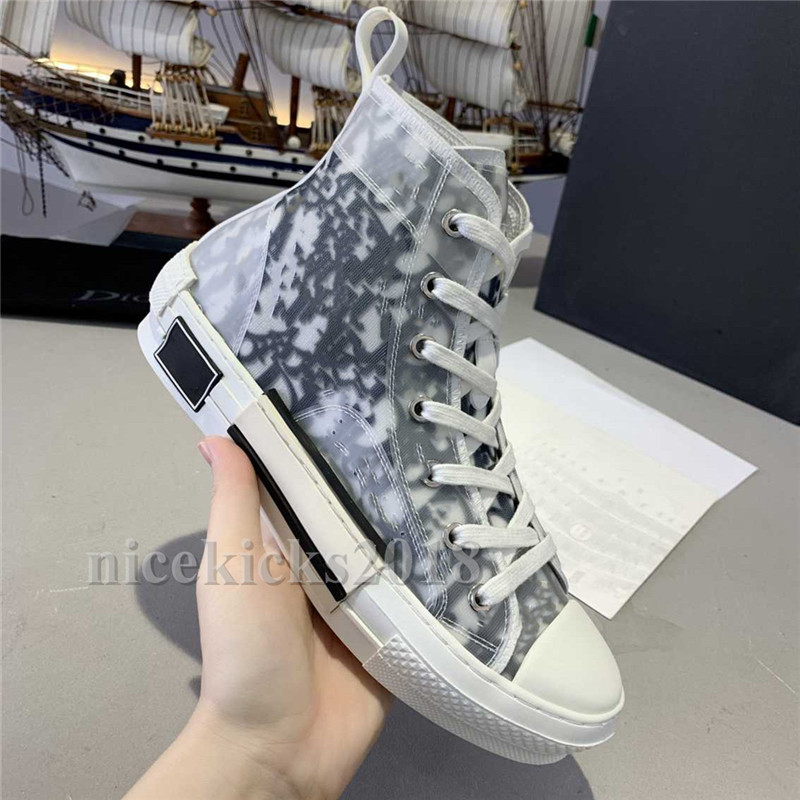 

Luxury Designer Shoes Men Women Casual Low Flat Leather Sneakers Print Word Sneaker Walking Sports Trainers Des Chaussures White Black Canvas Scarpe, Bubble wrap packaging