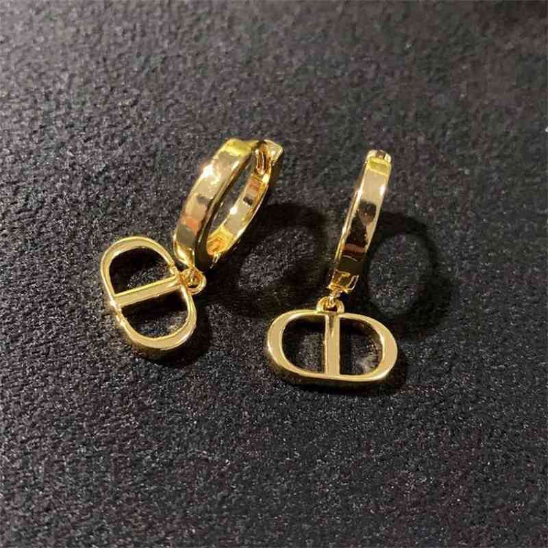

Dijia classic CD letter Earrings star temperament versatile 1WTD, Golden