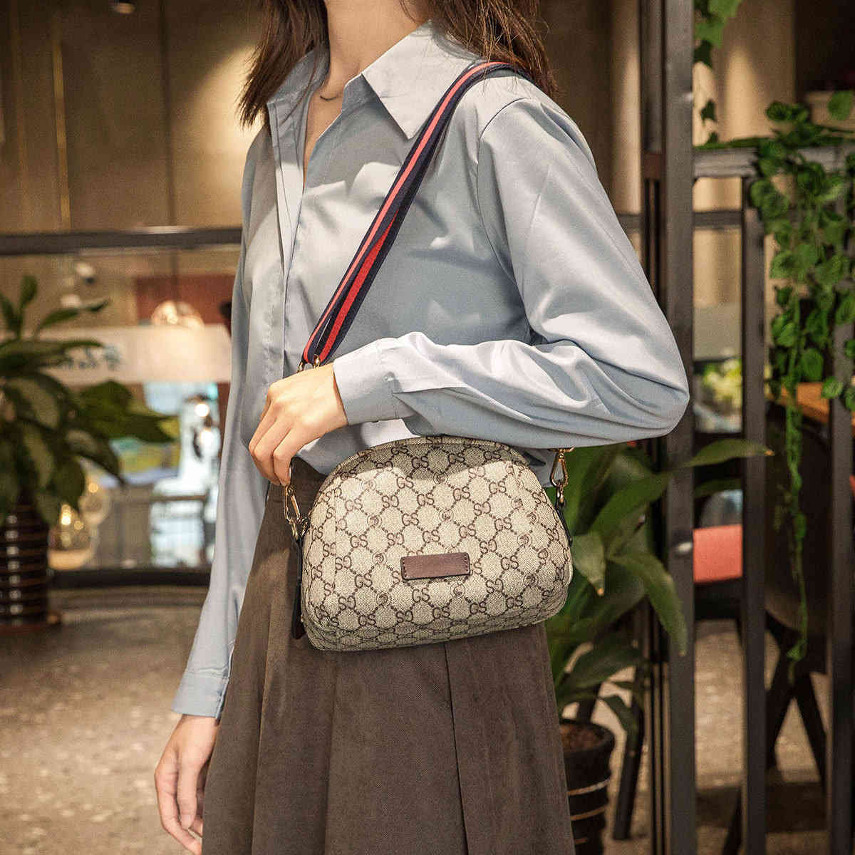 

new fashion large capacity chest bag printed wide shoulder belt single women's Bag Messenger Handbags Premium, Brown