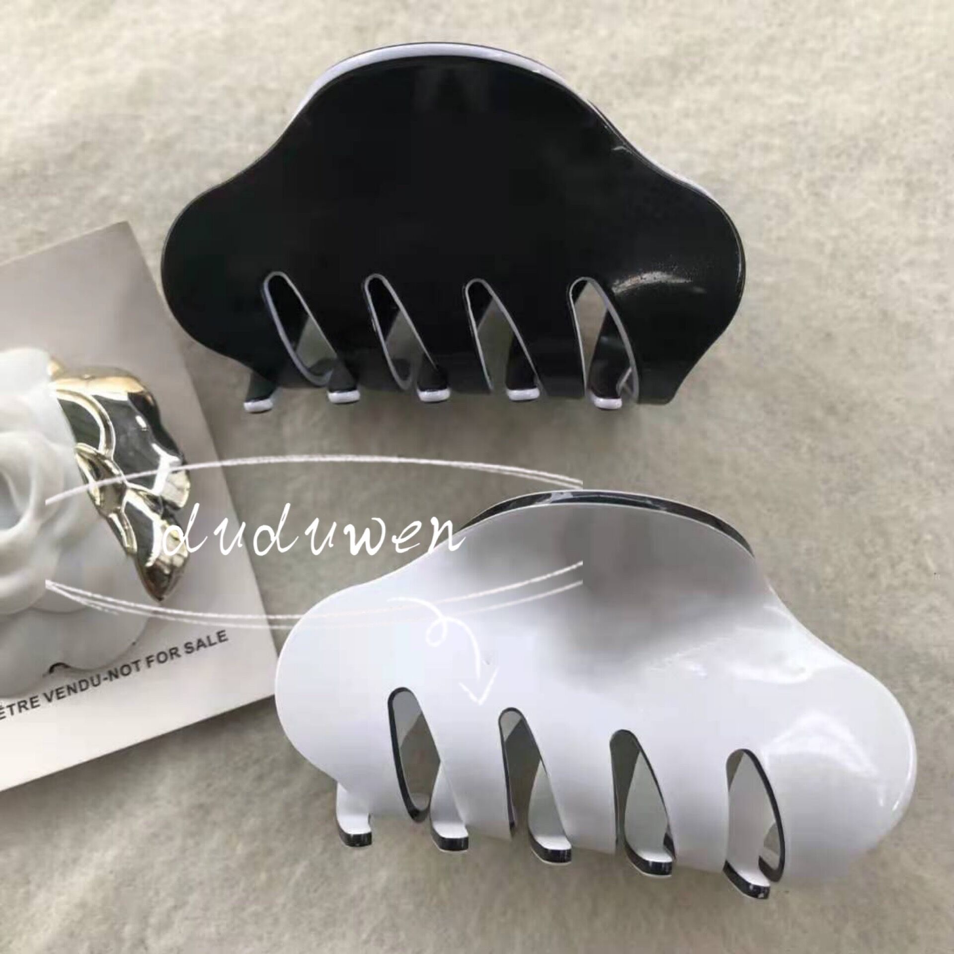 

8X4CM Fashion vintage acryic Hair Claw engraved C collection Item Fashion Hair clips C classic hair Accessories party gift for souvenirs VIP