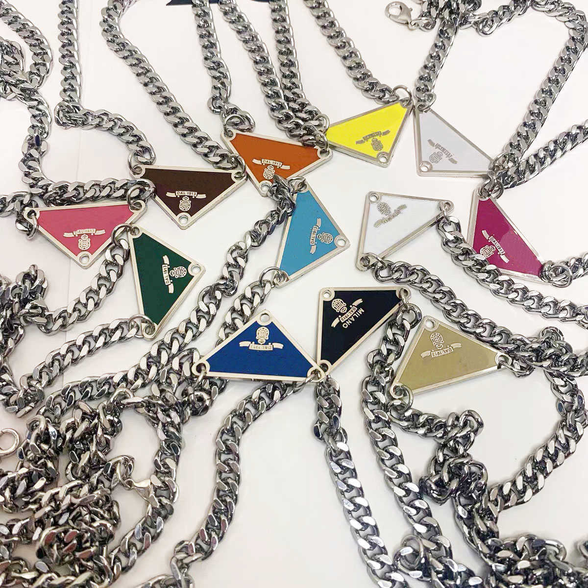 

2021 luxurys Sale Pendant Necklaces Fashion for Man Woman 48cm Inverted triangle designers brand Jewelry mens womens Highly Quality 19 Model