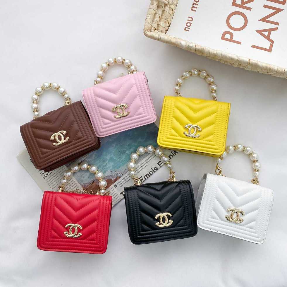

2021 Tiktok Girls Designers Handbag Pearl Chain Bags Luxurys PU Lether Hand Bag Kids Mini Size Flip Crossbody Fanny Pack Messenger Shoulder Totes Packs G50TG43, Pink