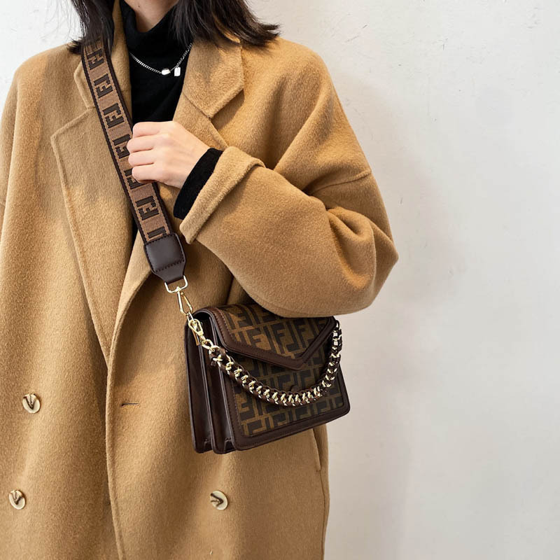 

Designer handbags Woven chain in hand 2021 new Korean Chaoxiao square wide strap single shoulder women's bag, Black