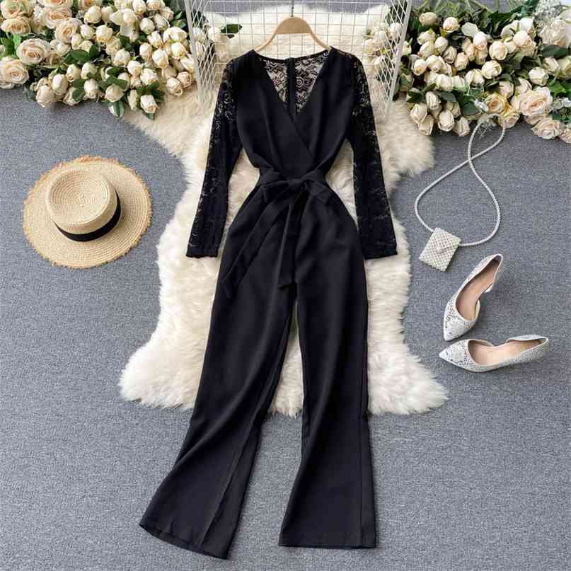 

Women Black Jumpsuit Spring Fashion Hollow Out Lace Splicing Rompers V-neck Full Sleeve Wide Leg Clothes Overalls 210603