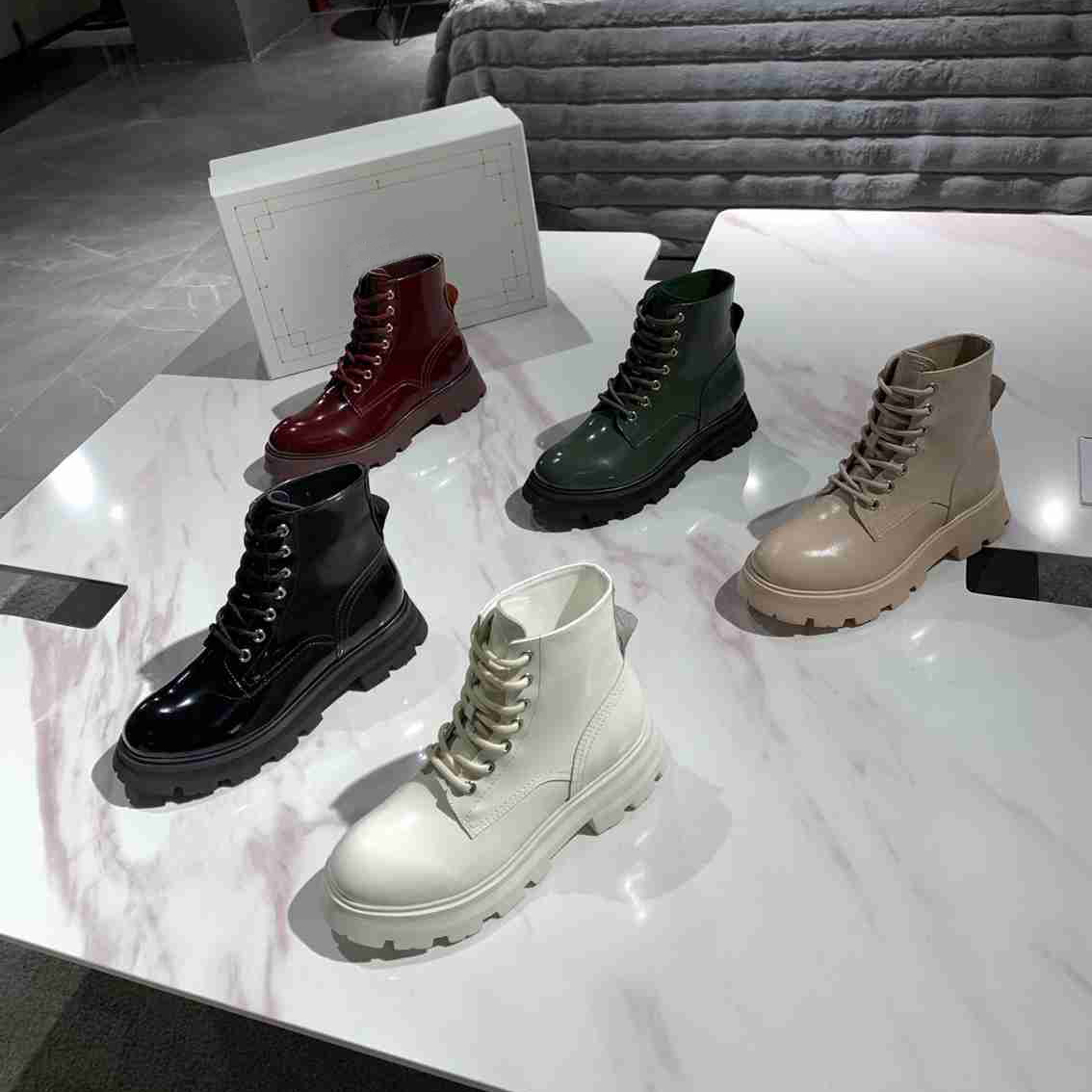 

2021 Top Designer Ladies platform Martin Booted Women Ankle Boots short boot Fashion Autumn Winter Leather Lace up half Booty woman shoes box size 35-40