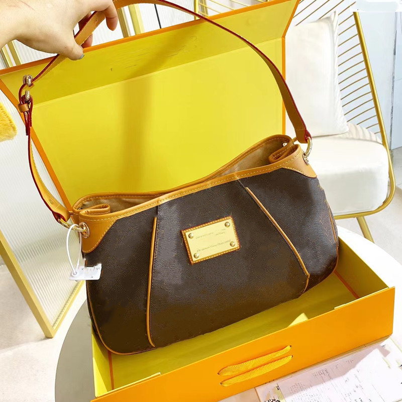 

High Quality 2021 Luxurys Designers Bags Hobos Bag Shoulder Pu Leather Dumplings Handbag Messenger Women Totes Fashion Ladies Handbags Class, Beige