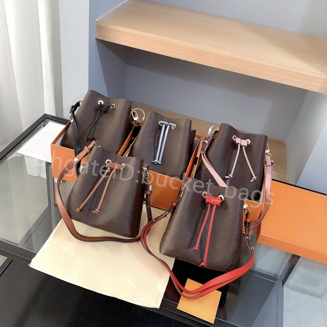 

Bucket Shoulder Bags 2021 SS Women Fashion Drawstring Five-colorful Open Interior Slot Compartment Zipper Pocket Plain Famous Designer Lady Popular Handbags, Style x