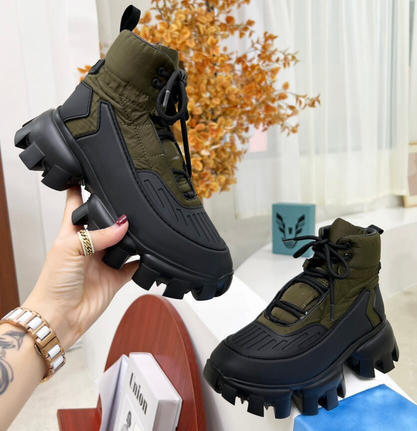 

TOP quality Luxury Womens Designer Boots Martin boot Platform Shoes flamingos Love arrow medal Winter 100% Leather Lace-up size 35-46 With Box