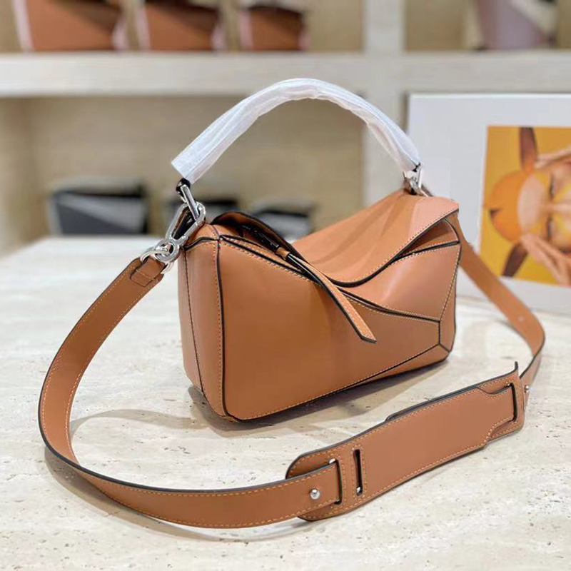

2021 designer handbag geometric stitching cross-body bag star with one shoulder fashion elegant classic lady, Brown 18cm
