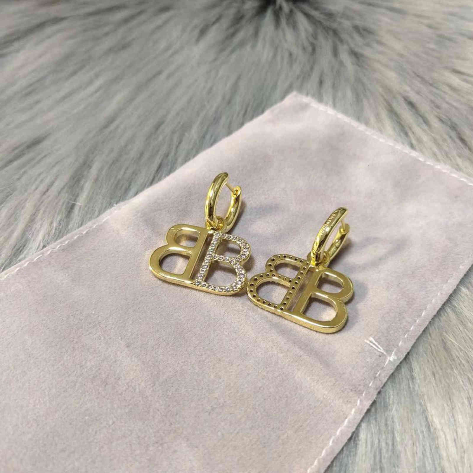 

letter 2020 New Paris family B Earrings female star fashion personality letter Earrings
