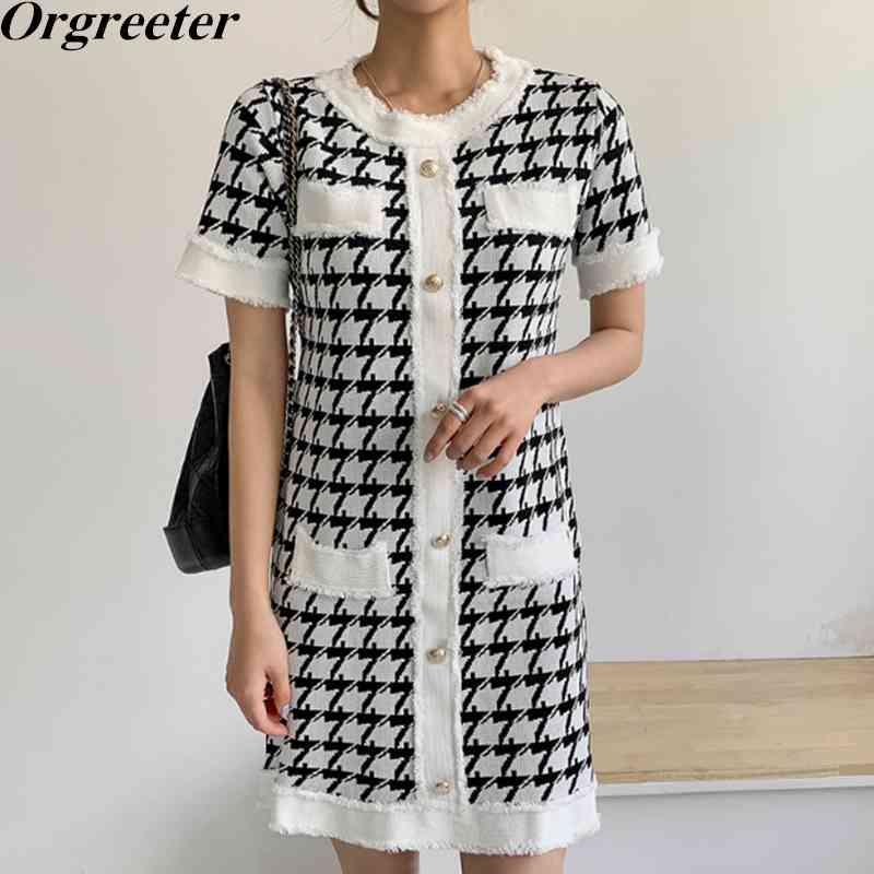 

Korean Temperament Houndstooth Knitted Dress Women O-neck Short Sleeve Taseel Single-brasted Hit color Pullover 210525, Black