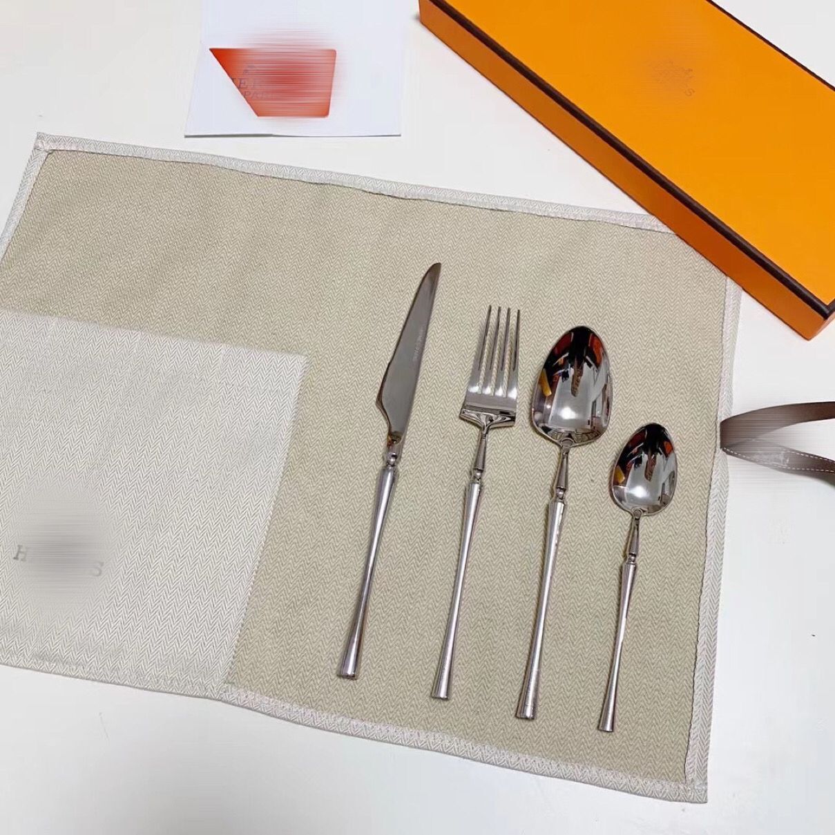 

Luxury designer fashion label knife, fork and spoon set 4 pieces 1 set of top 304 stainless steel material use for home hotel restaurants party dinner festival gift new