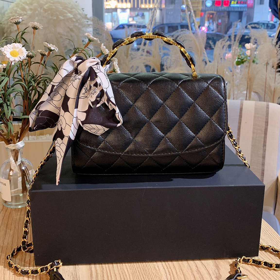 

Vintage Classic C Flap Square Genuine Leather Bags With Silk Scarf Bow Interwoven Chain Gold Handle Crossbody Luxurys Designers Fahion Cosme