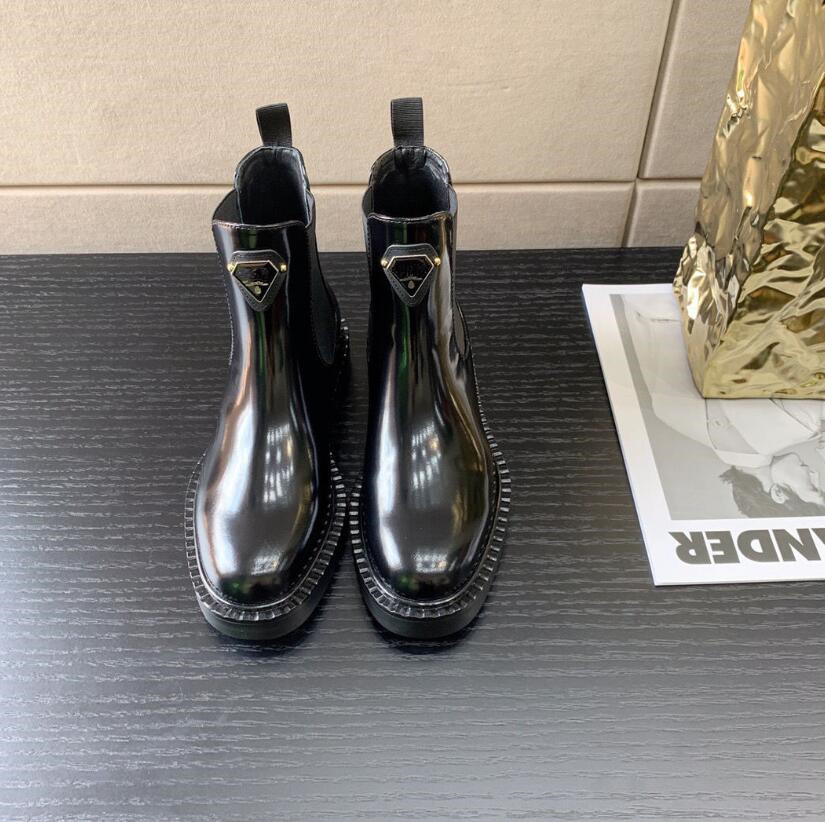

Classic Brand Triangle Logo Martin Boots British Women Chelsea Short Boots Leather Flat-Bottom Thick-Bottom Smoke Boot Designer Female Low-heel Ankle Military Shoes