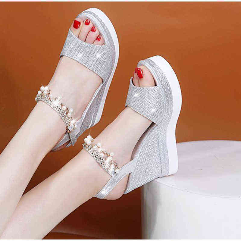 

2021 New Women Wedge Sandals Summer Bead Studded Detail Platform Sandals Buckle Strap Peep Toe Thick Bottom Casual Shoes Ladies Y220521, Gold
