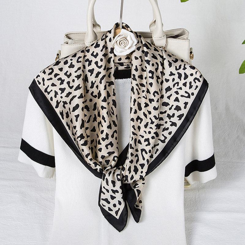 

Scarves Leopard Printed Silk Neck Scarf Satin Square Foulard Bandana For Ladies Hair Shawl Headband Elegent Women's Handkerchief Gift