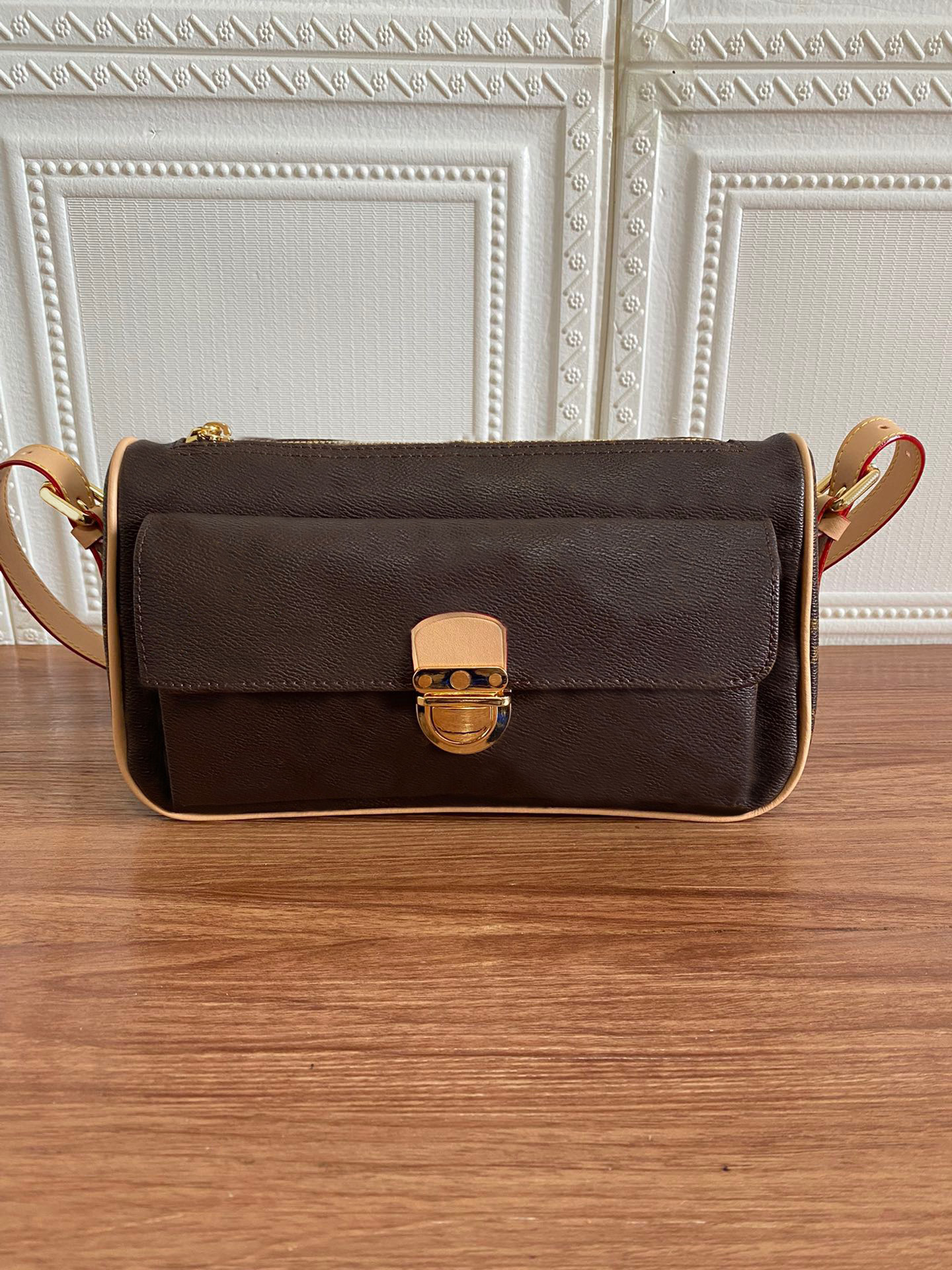 

2021 New Luxury Designer One Shoulder Underarm Bag High Quality Ladies Retro Crossbody Handbag Classic Two Colors, Grid brown ##60552