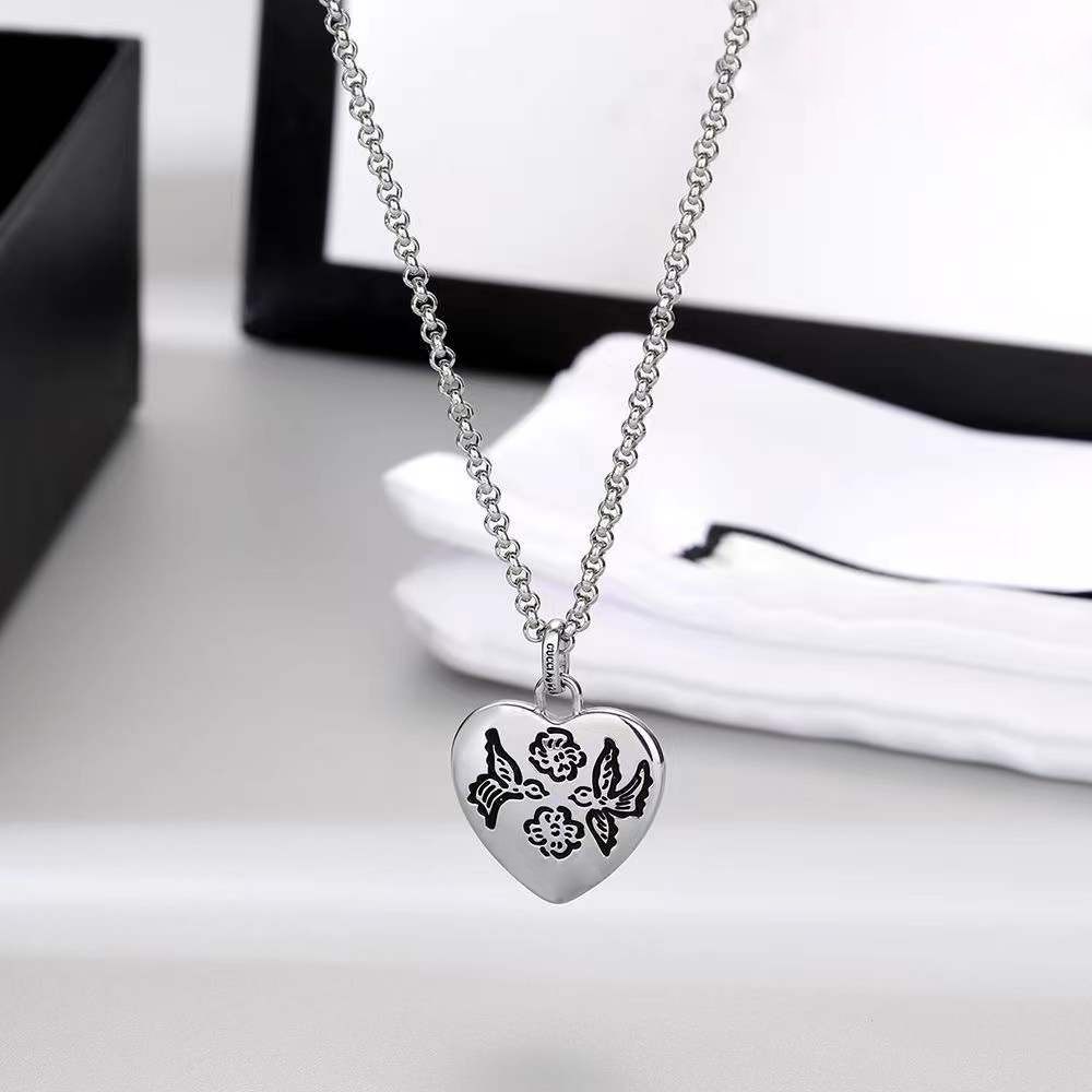 

Fashion Designer Necklaces luxurys men's and women's Vintage Sterling Silver Love Pendant Necklaces Simple versatile jewelry Gifts for boyfriend style good nice
