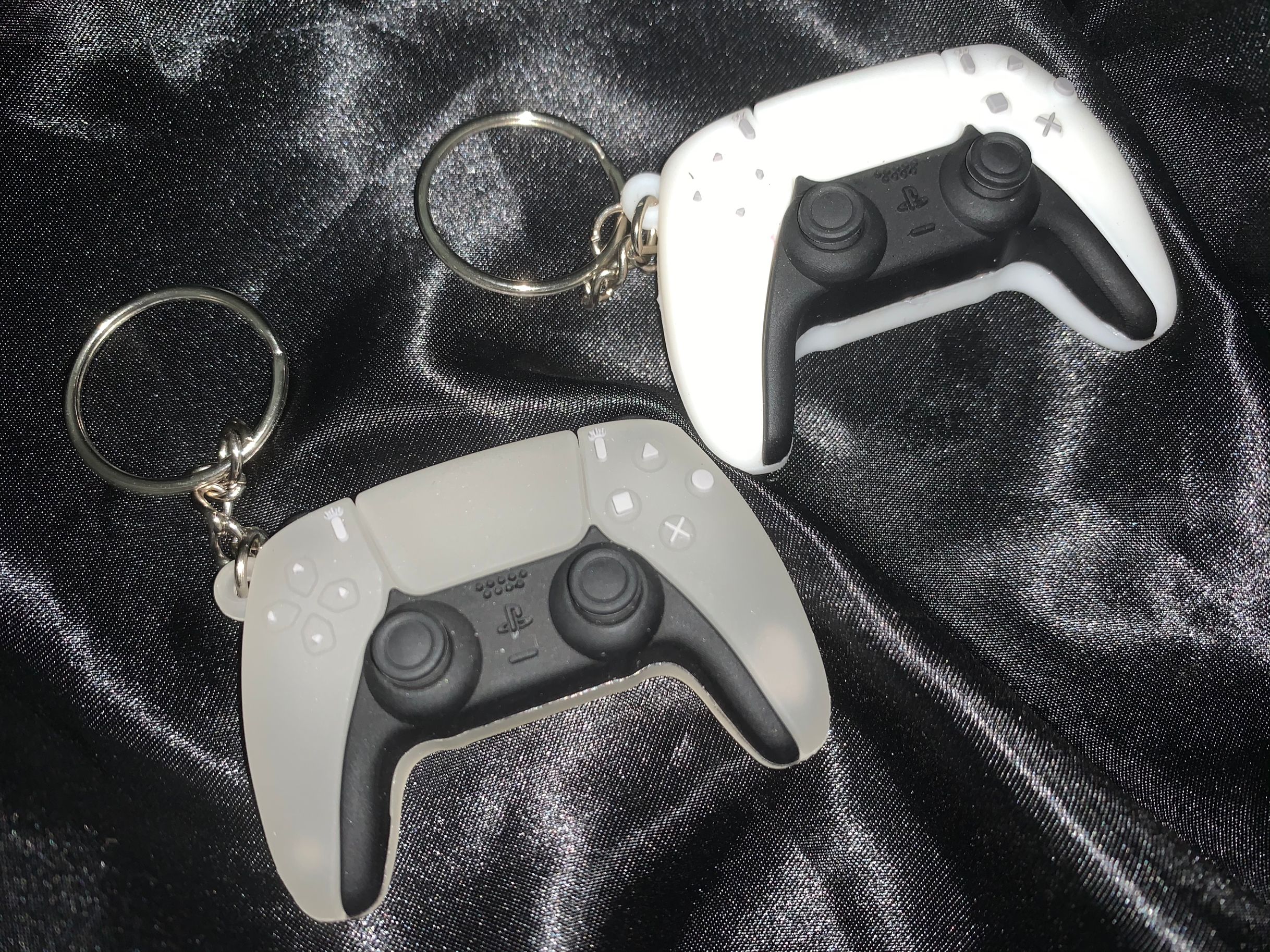 

Fashion Stereo Cartoon Game Switch Console Keychain Gamepad Childhood Exquisite Car Bag Pendant Key Chains PS5 Playstation 5 Hot