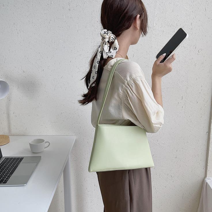 

2021 Fashion Bags Spring/Summer Handbags Texture Handbag Trend Temperament Simple Armpit Shoulder Bag, Black