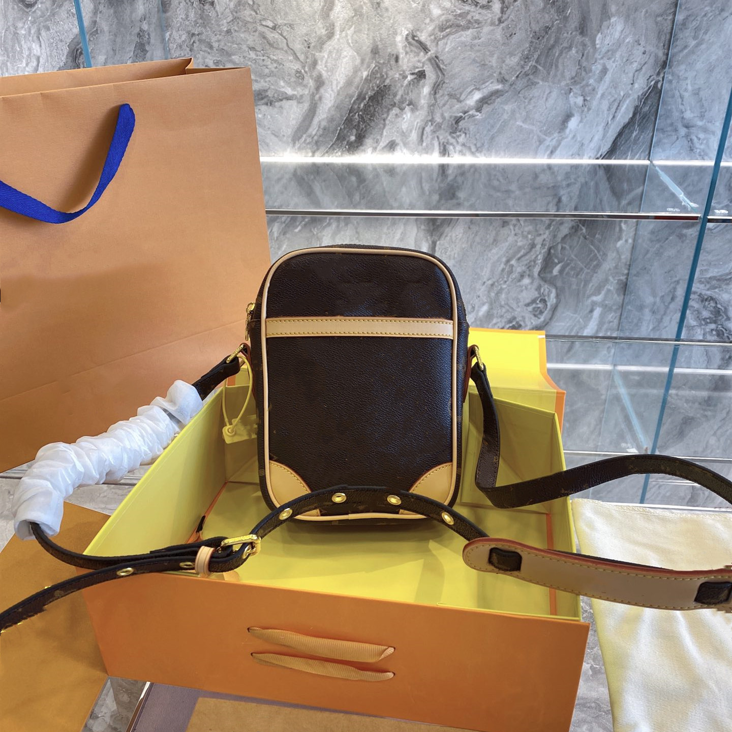 

High quality Retro mini Bag Unisex Men and Women's Classic Printing CrossBody Bags senior fashion sense details Purse with letter pattern, Brown